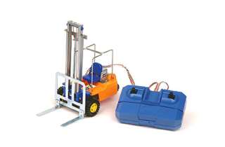 REMOTE CONTROLLED FORKLIFT WITH